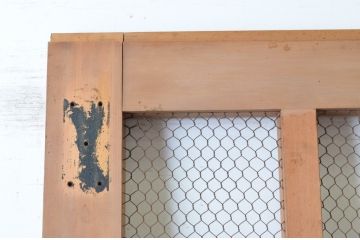 アンティーク建具　ヒノキ材　重厚な雰囲気のマス目格子蔵戸(きつね格子、狐格子、升目格子戸、玄関戸、引き戸)(R-065074)