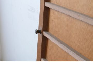 アンティーク建具　昭和初期　上手物!!　美しい柾目　真鍮つまみ付き　舞良戸扉1枚(まいらど、板戸、ドア)(R-065079)