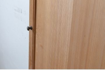  アンティーク建具　上手物!!　美しい柾目　真鍮つまみ付き　板戸扉1枚(舞良戸、帯戸、ドア)(R-065080)