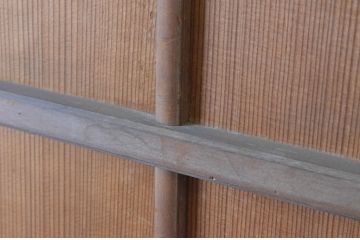 アンティーク建具　背が高い!!　美しい柾目が魅力のマス目格子板戸2枚セット(きつね格子、狐格子、格子戸、板戸、引き戸、升目)(R-065081)