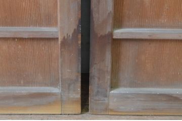 アンティーク建具　背が高い!!　美しい柾目が魅力のマス目格子板戸2枚セット(きつね格子、狐格子、格子戸、板戸、引き戸、升目)(R-065081)