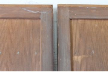 アンティーク建具　背が高い!!　美しい柾目が魅力のマス目格子板戸2枚セット(きつね格子、狐格子、格子戸、板戸、引き戸、升目)(R-065081)