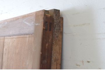 アンティーク建具　背が高い!!　美しい柾目が魅力のマス目格子板戸2枚セット(きつね格子、狐格子、格子戸、板戸、引き戸、升目)(R-065081)