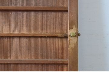 アンティーク建具　上手物!!　美しい柾目　真鍮ノブ付き　舞良戸扉1枚(まいらど、板戸、ドア)(R-065083)