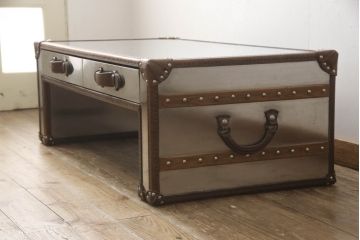 中古　ハロ(HALO)　アスプルンド(ASPLUND)取り扱い　スラブスモールコーヒーテーブル(SLAB SMALL COFFEE TABLE)　トランクのようなデザインでお部屋のアクセントになるローテーブル(センターテーブル、トランクテーブル、リビングテーブル)(定価約16万5千円)(R-065105)