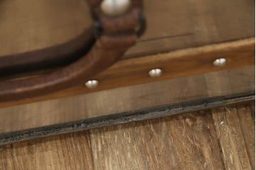 中古　ハロ(HALO)　アスプルンド(ASPLUND)取り扱い　スラブスモールコーヒーテーブル(SLAB SMALL COFFEE TABLE)　トランクのようなデザインでお部屋のアクセントになるローテーブル(センターテーブル、トランクテーブル、リビングテーブル)(定価約16万5千円)(R-065105)