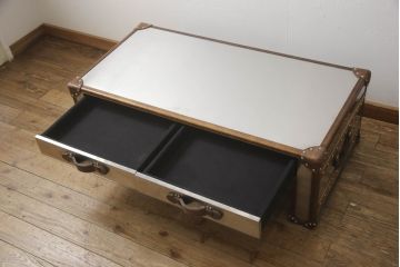 中古　ハロ(HALO)　アスプルンド(ASPLUND)取り扱い　スラブスモールコーヒーテーブル(SLAB SMALL COFFEE TABLE)　トランクのようなデザインでお部屋のアクセントになるローテーブル(センターテーブル、トランクテーブル、リビングテーブル)(定価約16万5千円)(R-065105)