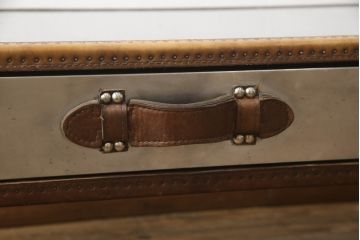 中古　ハロ(HALO)　アスプルンド(ASPLUND)取り扱い　スラブスモールコーヒーテーブル(SLAB SMALL COFFEE TABLE)　トランクのようなデザインでお部屋のアクセントになるローテーブル(センターテーブル、トランクテーブル、リビングテーブル)(定価約16万5千円)(R-065105)