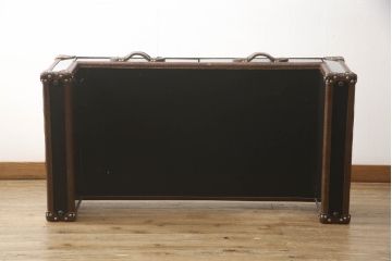 中古　ハロ(HALO)　アスプルンド(ASPLUND)取り扱い　スラブスモールコーヒーテーブル(SLAB SMALL COFFEE TABLE)　トランクのようなデザインでお部屋のアクセントになるローテーブル(センターテーブル、トランクテーブル、リビングテーブル)(定価約16万5千円)(R-065105)