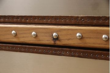 中古　ハロ(HALO)　イートンミディアムチェスト(ブラッシュドスチール)(ETON MEDIUM CHEST BRUSHED STEEL)　トランクのようなデザインが目を惹くチェスト(引き出し、サイドボード、サイドチェスト、キャビネット)(定価約27万5千円)(R-065106)