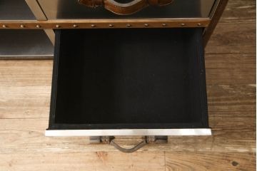 中古　ハロ(HALO)　ストニーハースト エンターテイメント ユニット(ブラッシュドスチール)(STONYHURST ENTERTAINMENT UNIT BRUSHED STEEL)　トランクのようなデザインが目を惹くテレビ台(リビングボード、テレビボード、収納棚、戸棚、引き出し、サイドボード、ローボード)(定価約27万5千円)(R-065107)