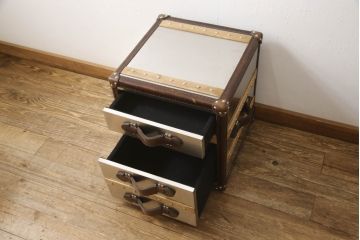 中古　ハロ(HALO)　ストニーハースト スモール ランプテーブル(ブラッシュドスチール)(STONYHURST SMALL LAMP TABLE BRUSHED STEEL)　インダストリアルなお部屋作りにオススメのサイドチェスト(コーヒーテーブル、カフェテーブル、サイドテーブル、サイドキャビネット、小引き出し)(定価約17万4千円)(R-065108)