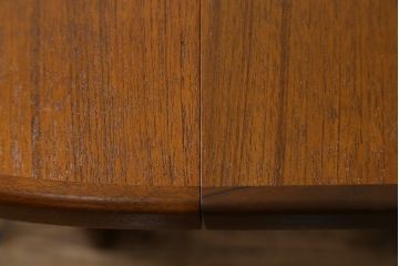イギリスビンテージ　北欧ビンテージ　チーク材　McIntosh(マッキントッシュ)　木の温もりが感じられるエクステンションテーブル(ラウンドテーブル、ダイニングテーブル、拡張式テーブル、2人掛け、4人掛け、6人掛け、2P、4P、6P、ヴィンテージ、北欧)(R-065135)