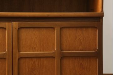イギリスビンテージ　nathan社(ネイサン)　チーク材　見せる収納を楽しめるキャビネット(ウォールユニット、食器棚、収納棚、飾り棚、ヴィンテージ、北欧)(R-065143)
