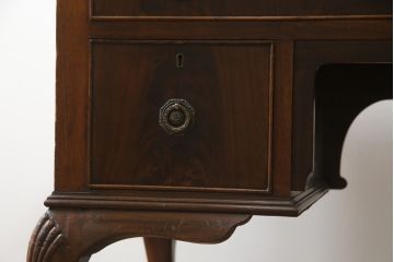 イギリスアンティーク　ウォールナット材　猫脚の優美な曲線デザインが目を惹くデスク(机、ワークデスク、オフィスデスク、在宅用、在宅ワーク、両袖机)(R-065148)