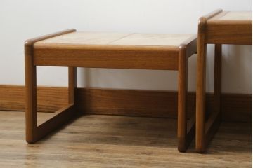 イギリスビンテージ　タイルトップ　ミッドセンチュリーな雰囲気漂うネストテーブル(サイドテーブル、カフェテーブル、コーヒーテーブル、ローテーブル、ヴィンテージ)(R-065150)