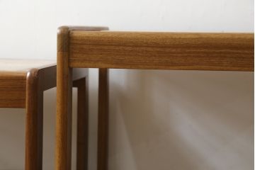イギリスビンテージ　タイルトップ　ミッドセンチュリーな雰囲気漂うネストテーブル(サイドテーブル、カフェテーブル、コーヒーテーブル、ローテーブル、ヴィンテージ)(R-065150)