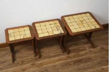 イギリスビンテージ　G-PLAN(ジープラン)　チーク材　タイルトップがお洒落なネストテーブル(サイドテーブル、カフェテーブル、コーヒーテーブル、ローテーブル、北欧、ヴィンテージ)(R-065152)