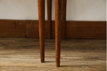 イギリスビンテージ　天板ローズウッド　北欧テイストのお部屋におすすめ!!スタイリッシュなデザインが魅力のネストテーブル　(R-065155)