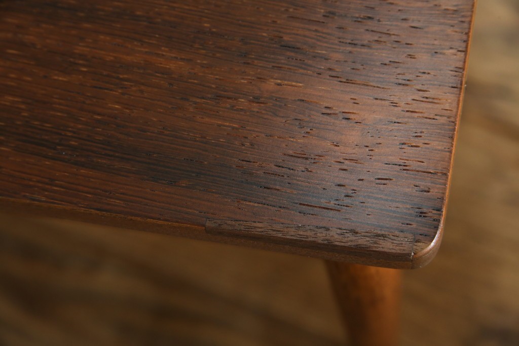 イギリスビンテージ　天板ローズウッド　北欧テイストのお部屋におすすめ!!スタイリッシュなデザインが魅力のネストテーブル　(R-065155)