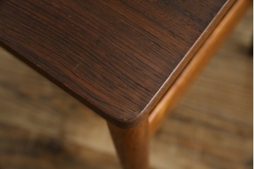 イギリスビンテージ　天板ローズウッド　北欧テイストのお部屋におすすめ!!スタイリッシュなデザインが魅力のネストテーブル　(R-065155)