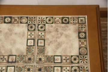イギリスビンテージ　タイルトップがお洒落なセンターテーブル(ローテーブル、リビングテーブル、ヴィンテージ)(R-065156)