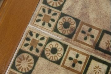イギリスビンテージ　タイルトップがお洒落なセンターテーブル(ローテーブル、リビングテーブル、ヴィンテージ)(R-065156)