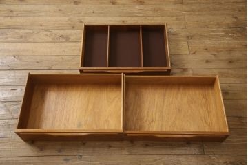 イギリスビンテージ　Jentique(ジェンティーク)　チーク材　温かみのある木味が魅力のサイドボード(リビングボード、テレビ台、テレビボード、サイドキャビネット、収納棚、戸棚、ヴィンテージ、北欧)(R-065157)