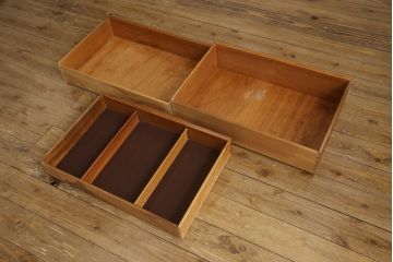 イギリスビンテージ　Jentique(ジェンティーク)　チーク材　温かみのある木味が魅力のサイドボード(リビングボード、テレビ台、テレビボード、サイドキャビネット、収納棚、戸棚、ヴィンテージ、北欧)(R-065157)