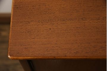 イギリスビンテージ　Jentique(ジェンティーク)　チーク材　温かみのある木味が魅力のサイドボード(リビングボード、テレビ台、テレビボード、サイドキャビネット、収納棚、戸棚、ヴィンテージ、北欧)(R-065157)