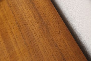 イギリスビンテージ　Jentique(ジェンティーク)　チーク材　温かみのある木味が魅力のサイドボード(リビングボード、テレビ台、テレビボード、サイドキャビネット、収納棚、戸棚、ヴィンテージ、北欧)(R-065157)
