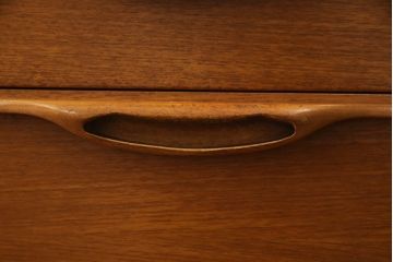 イギリスビンテージ　Jentique(ジェンティーク)　チーク材　温かみのある木味が魅力のサイドボード(リビングボード、テレビ台、テレビボード、サイドキャビネット、収納棚、戸棚、ヴィンテージ、北欧)(R-065157)