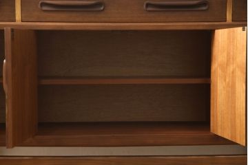 イギリスビンテージ　G-PLAN(ジープラン)　Fresco(フレスコ)　スタイリッシュなデザインが魅力のサイドボード(収納棚、戸棚、サイドキャビネット、北欧、ヴィンテージ)(R-065159)