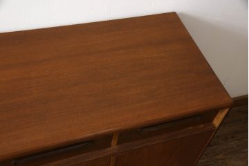 イギリスビンテージ　G-PLAN(ジープラン)　Fresco(フレスコ)　スタイリッシュなデザインが魅力のサイドボード(収納棚、戸棚、サイドキャビネット、北欧、ヴィンテージ)(R-065159)