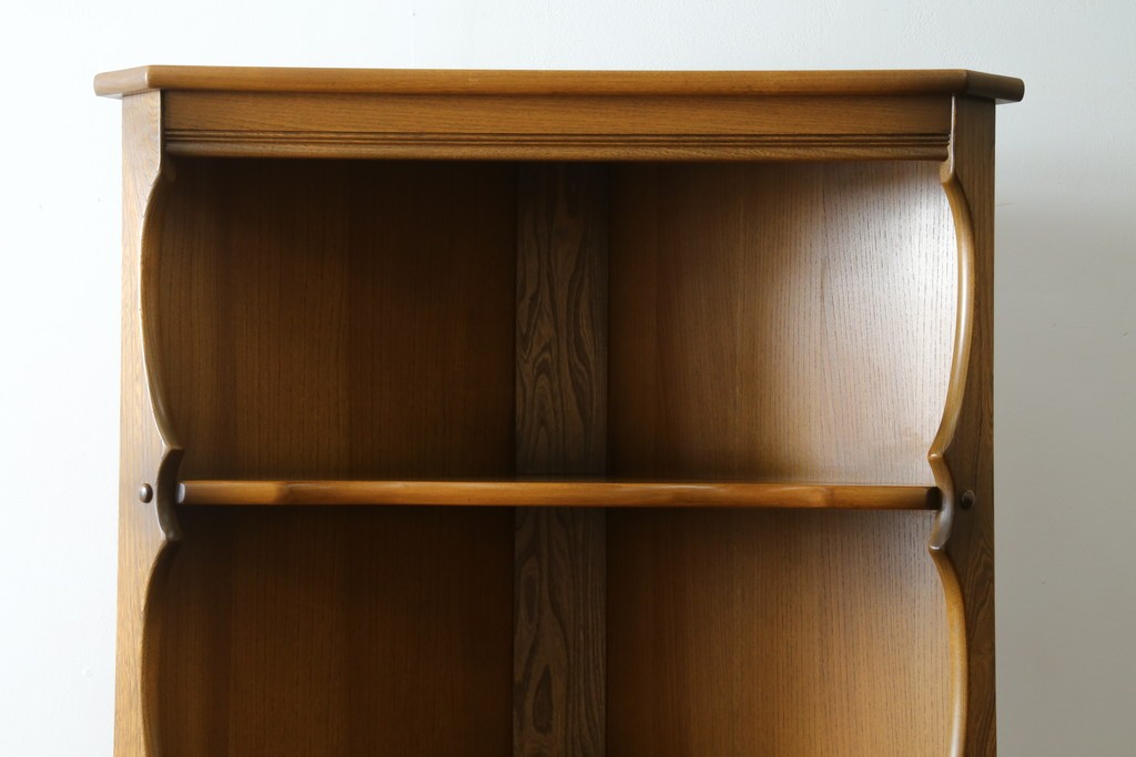 イギリスヴィンテージ　ERCOL(アーコール)　ニレ材　優美なデザインがおしゃれなコーナーキャビネット　(R-065163)
