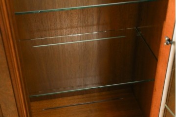 中古　DREXEL HERITAGE(ドレクセルヘリテイジ)　FRANCESCA(フランチェスカ)シリーズ 照明付き!堂々とした佇まいのキャビネット　定価約141万円　(R-065164)