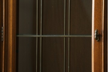 中古　DREXEL HERITAGE(ドレクセルヘリテイジ)　FRANCESCA(フランチェスカ)シリーズ 照明付き!堂々とした佇まいのキャビネット　定価約141万円　(R-065164)