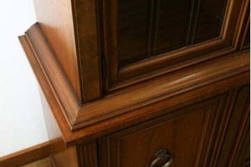 中古　DREXEL HERITAGE(ドレクセルヘリテイジ)　FRANCESCA(フランチェスカ)シリーズ 照明付き!堂々とした佇まいのキャビネット　定価約141万円　(R-065164)