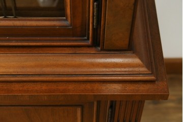 中古　DREXEL HERITAGE(ドレクセルヘリテイジ)　FRANCESCA(フランチェスカ)シリーズ 照明付き!堂々とした佇まいのキャビネット　定価約141万円　(R-065164)