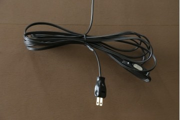 中古　DREXEL HERITAGE(ドレクセルヘリテイジ)　FRANCESCA(フランチェスカ)シリーズ 照明付き!堂々とした佇まいのキャビネット　定価約141万円　(R-065164)