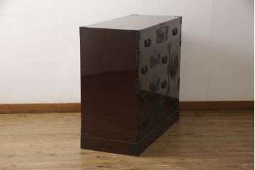 中古　美品!!　国産職人手造り　前面欅(ケヤキ)材　内部桐材　和の風格漂う佇まいが魅力!!美しい塗装の民芸箪笥(和タンス、収納たんす、引き出し、整理箪笥、衣装箪笥)(R-065166)
