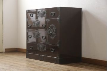 中古　美品!!　国産職人手造り　前面欅(ケヤキ)材　内部桐材　和の風格漂う佇まいが魅力!!美しい塗装の民芸箪笥(和タンス、収納たんす、引き出し、整理箪笥、衣装箪笥)(R-065166)