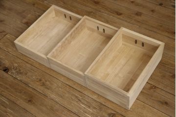 中古　美品!!　国産職人手造り　前面欅(ケヤキ)材　内部桐材　和の風格漂う佇まいが魅力!!美しい塗装の民芸箪笥(和タンス、収納たんす、引き出し、整理箪笥、衣装箪笥)(R-065166)