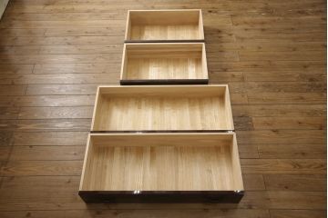 中古　美品!!　国産職人手造り　前面欅(ケヤキ)材　内部桐材　和の風格漂う佇まいが魅力!!美しい塗装の民芸箪笥(和タンス、収納たんす、引き出し、整理箪笥、衣装箪笥)(R-065166)