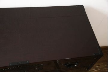 中古　美品!!　国産職人手造り　前面欅(ケヤキ)材　内部桐材　和の風格漂う佇まいが魅力!!美しい塗装の民芸箪笥(和タンス、収納たんす、引き出し、整理箪笥、衣装箪笥)(R-065166)