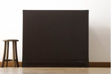中古　美品!!　国産職人手造り　前面欅(ケヤキ)材　内部桐材　和の風格漂う佇まいが魅力!!美しい塗装の民芸箪笥(和タンス、収納たんす、引き出し、整理箪笥、衣装箪笥)(R-065166)