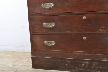 和製アンティーク　前面桑材　角丸とシンプルな金具のデザインが上品な雰囲気を醸し出す上質な造りの衣装箪笥(時代箪笥、チェスト、引き出し、収納たんす、洋服タンス)(R-065172)