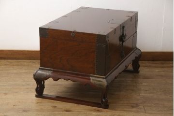 アジアンビンテージ　美品　希少な絶版品　韓国家具　立派な真鍮金具が魅力的なトランクテーブル(センターテーブル、ローテーブル、引き出し、李朝家具、ヴィンテージ)(R-065173)