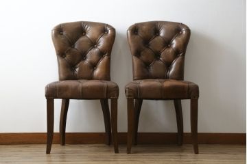 中古　ハロ(HALO)　アスプルンド(ASPLUND)取り扱い　CHESTER CHAIR(チェスターチェア)　重厚感のある佇まいが魅力的なチェア2脚セット(ダイニングチェア、椅子、イス)(R-065174)