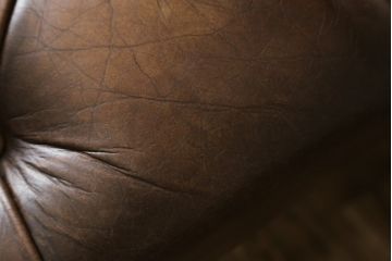 中古　ハロ(HALO)　アスプルンド(ASPLUND)取り扱い　CHESTER CHAIR(チェスターチェア)　重厚感のある佇まいが魅力的なチェア2脚セット(ダイニングチェア、椅子、イス)(R-065174)